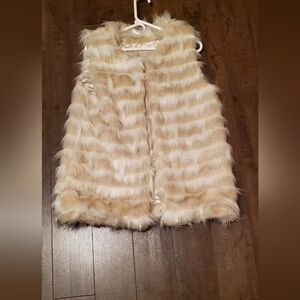 Forever 21 Cream and White Faux Fur Vest Size Medium